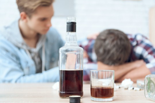 alkoholizm wśród młodzieży
